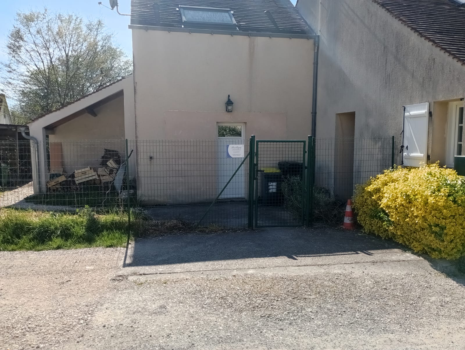 Entrée cabinet de Traînou